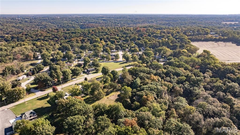 Image 9 of property listing at 3619 W Delmar Avenue, Godfrey, IL 62035