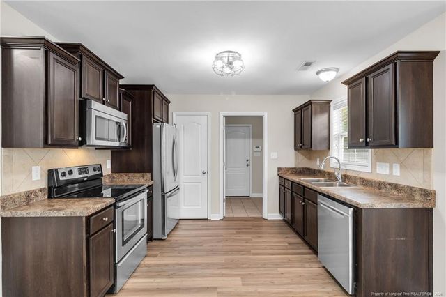 128 Crestwood Lane, Raeford, NC 28376