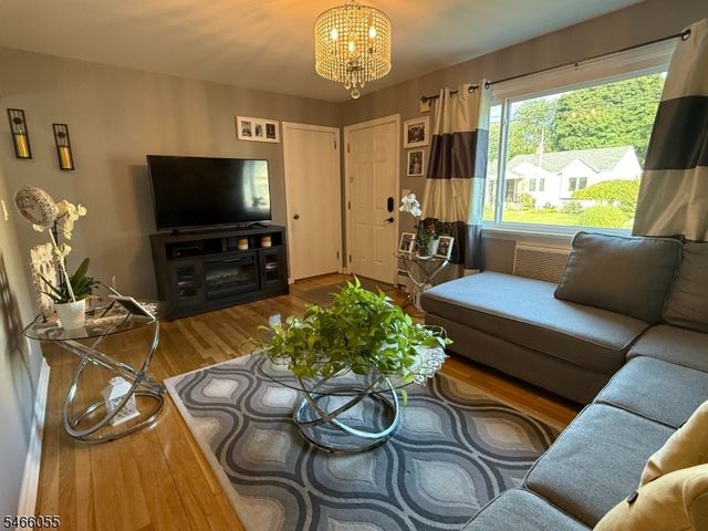 334 N 4Th Ave, Hawthorne Boro, NJ 07506