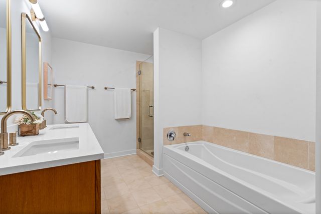 250 E Pearson Street 1002, Chicago, IL 60611