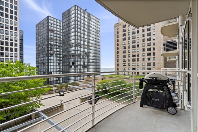 250 E Pearson Street 1002, Chicago, IL 60611