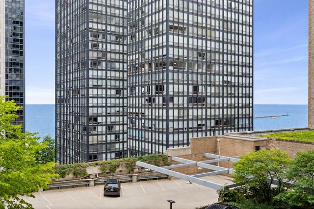 250 E Pearson Street 1002, Chicago, IL 60611