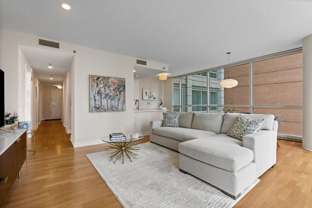 250 E Pearson Street 1002, Chicago, IL 60611