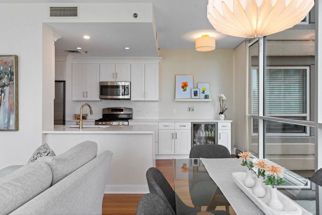 250 E Pearson Street 1002, Chicago, IL 60611
