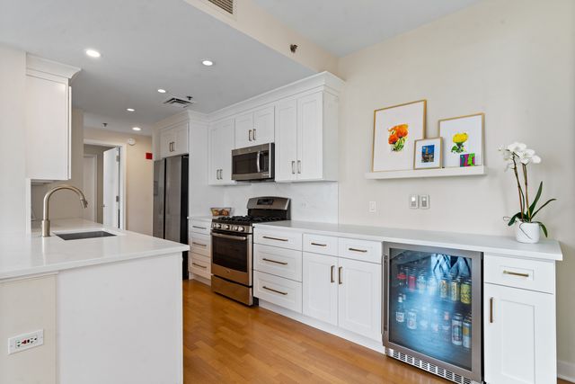 250 E Pearson Street 1002, Chicago, IL 60611