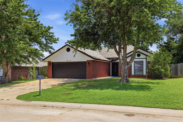 1812 Cimarron Trail, Choctaw, OK 73020