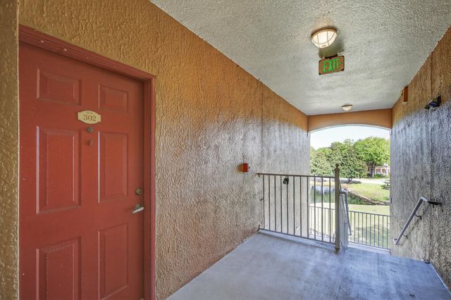 625 Fairway Dr 302, St Augustine, FL 32084