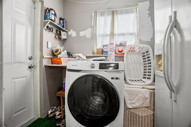 1761 NE 37th St, Oakland Park, FL 33334