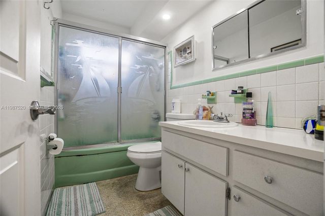 1761 NE 37th St, Oakland Park, FL 33334