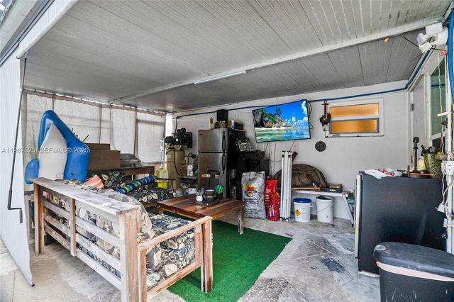 1761 NE 37th St, Oakland Park, FL 33334