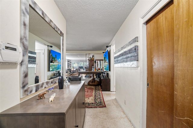 1761 NE 37th St, Oakland Park, FL 33334