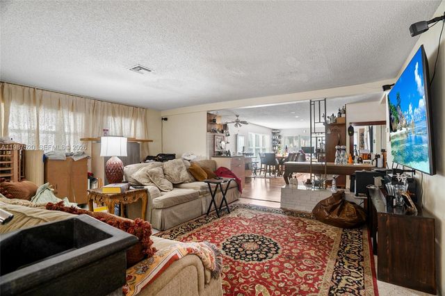 1761 NE 37th St, Oakland Park, FL 33334