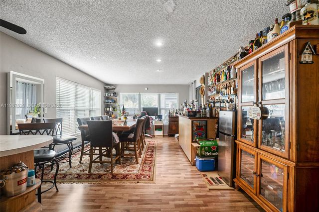 1761 NE 37th St, Oakland Park, FL 33334