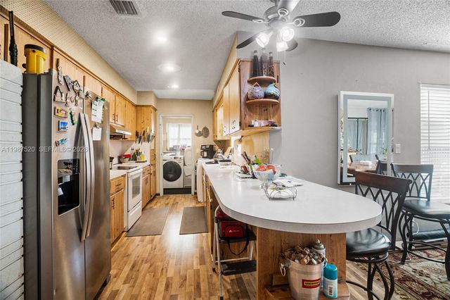 1761 NE 37th St, Oakland Park, FL 33334