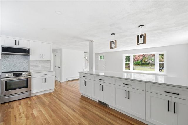 37 Orchard Dr, Pembroke, MA 02359