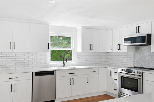 37 Orchard Dr, Pembroke, MA 02359