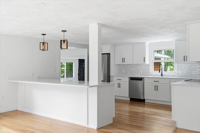 37 Orchard Dr, Pembroke, MA 02359