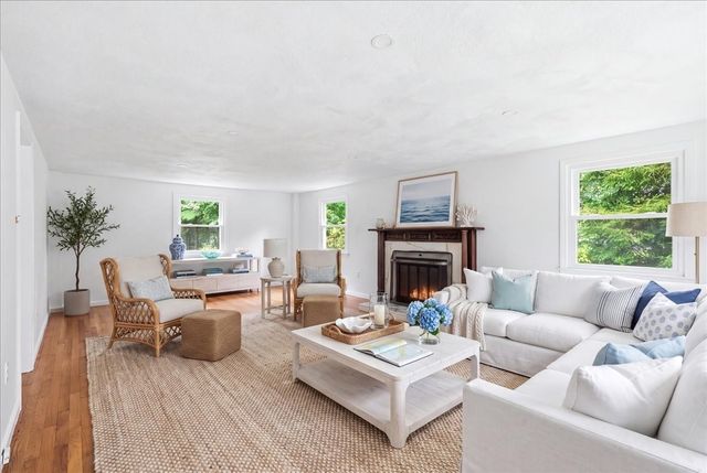 37 Orchard Dr, Pembroke, MA 02359