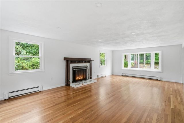 37 Orchard Dr, Pembroke, MA 02359