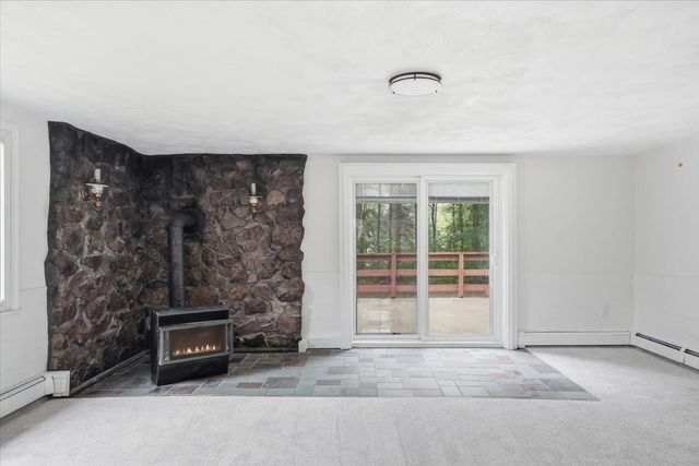 37 Orchard Dr, Pembroke, MA 02359