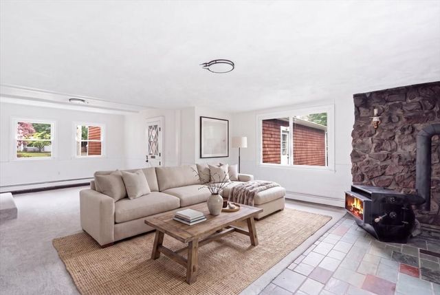 37 Orchard Dr, Pembroke, MA 02359