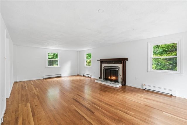 37 Orchard Dr, Pembroke, MA 02359