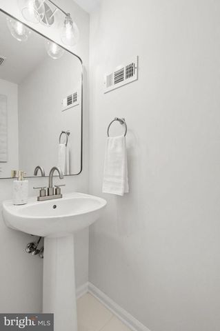 4172 VERNOY HILLS RD, Fairfax, VA 22033