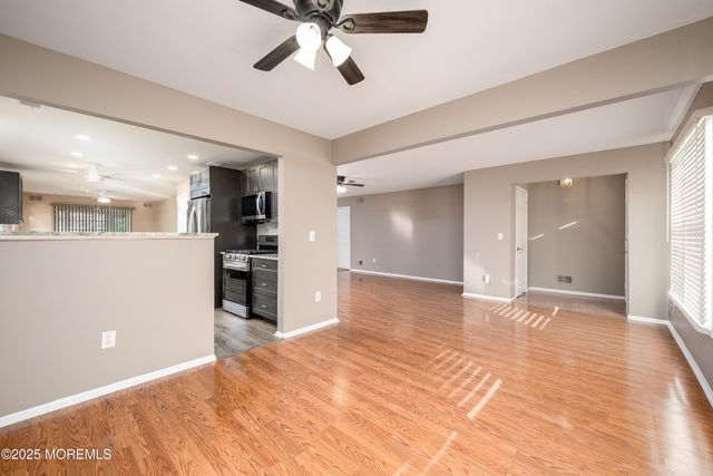 233 Cloverdale Drive, Lakewood, NJ 08701