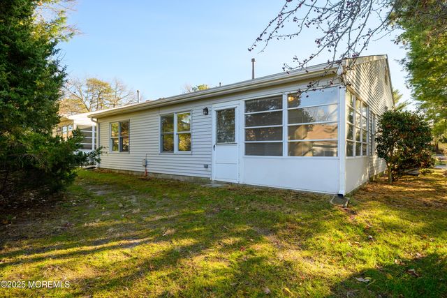 233 Cloverdale Drive, Lakewood, NJ 08701