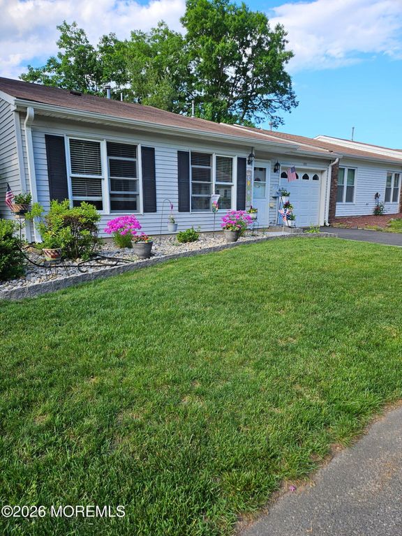233 Cloverdale Drive, Lakewood, NJ 08701
