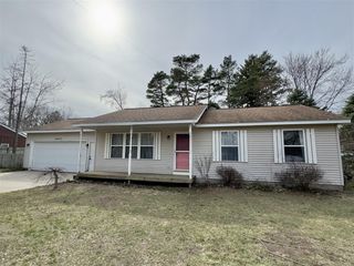 15577 Pine Street, Grand Haven, MI 49417
