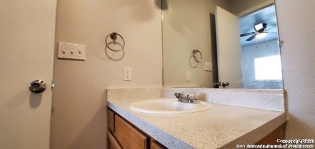 538 DUKEWAY DR C, Universal City, TX 78148