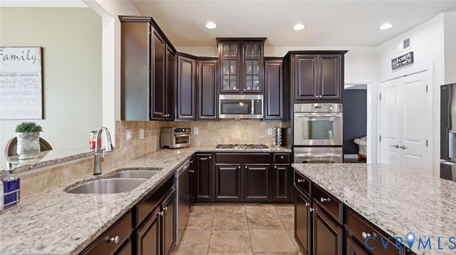 15807 Walkers Chase, Moseley, VA 23120