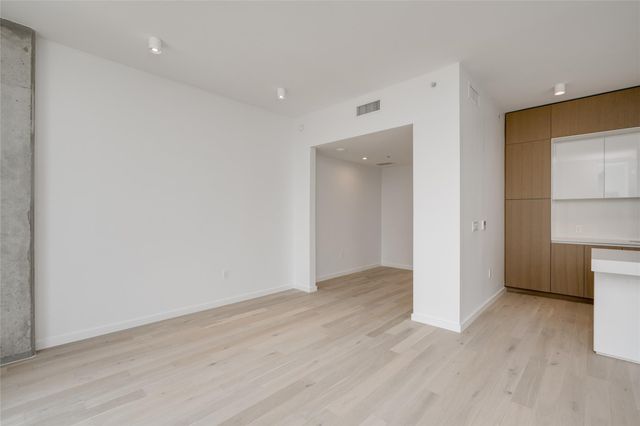 313 W 17th ST 1806, Austin, TX 78701
