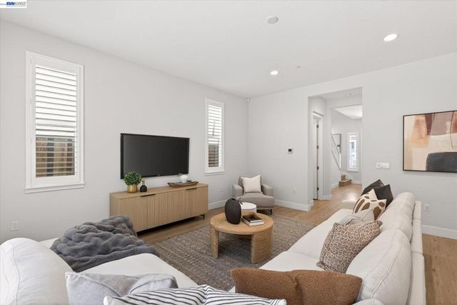 4047 St Helena Way, Dublin, CA 94568