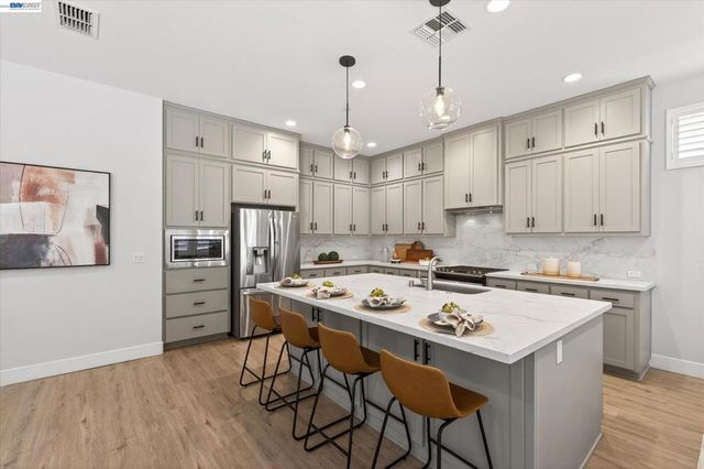 4047 St Helena Way, Dublin, CA 94568