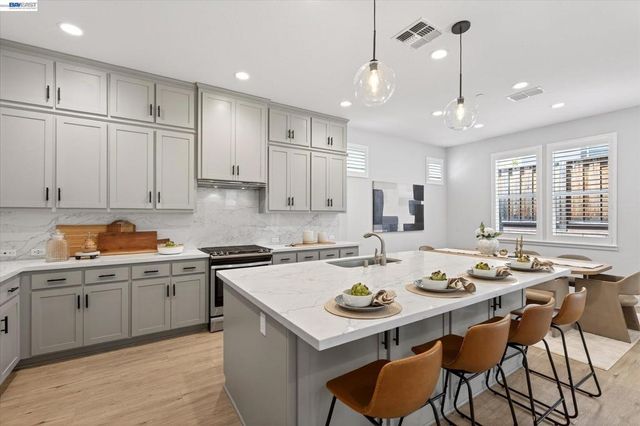 4047 St Helena Way, Dublin, CA 94568