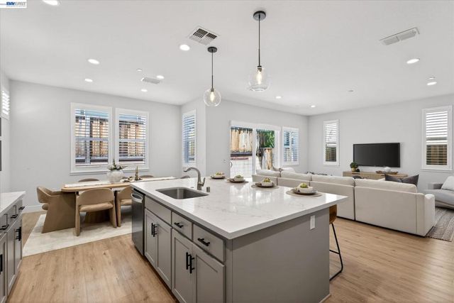 4047 St Helena Way, Dublin, CA 94568