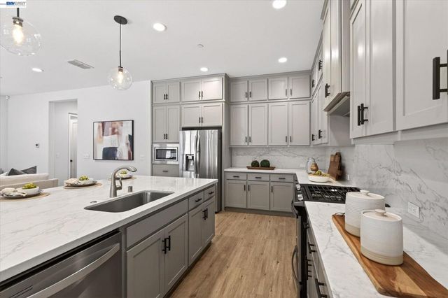 4047 St Helena Way, Dublin, CA 94568