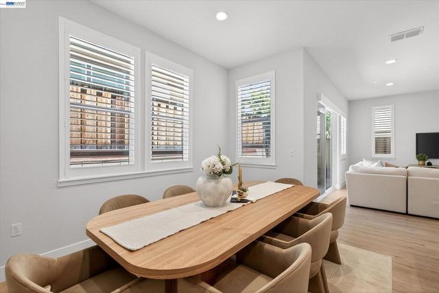 4047 St Helena Way, Dublin, CA 94568