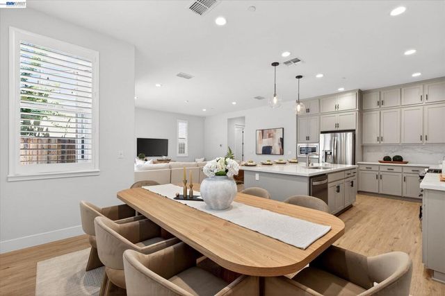 4047 St Helena Way, Dublin, CA 94568