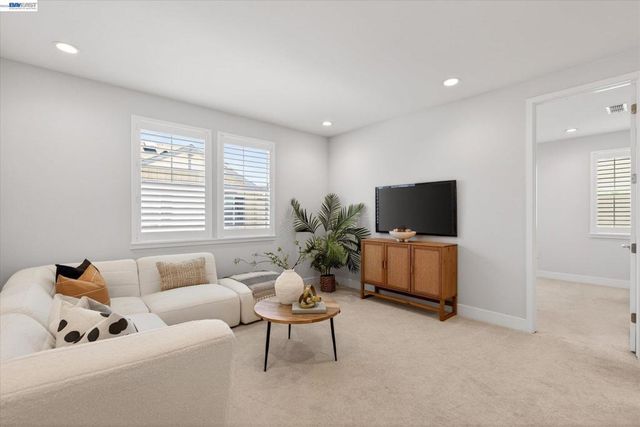 4047 St Helena Way, Dublin, CA 94568