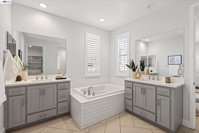 4047 St Helena Way, Dublin, CA 94568