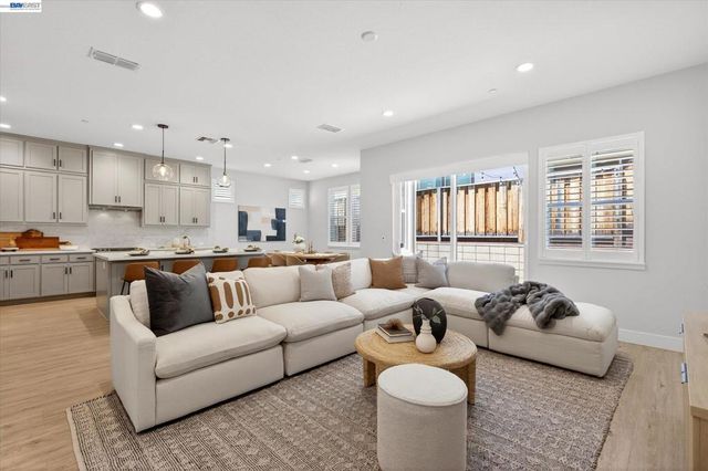 4047 St Helena Way, Dublin, CA 94568