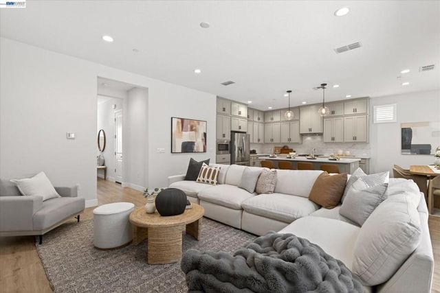 4047 St Helena Way, Dublin, CA 94568