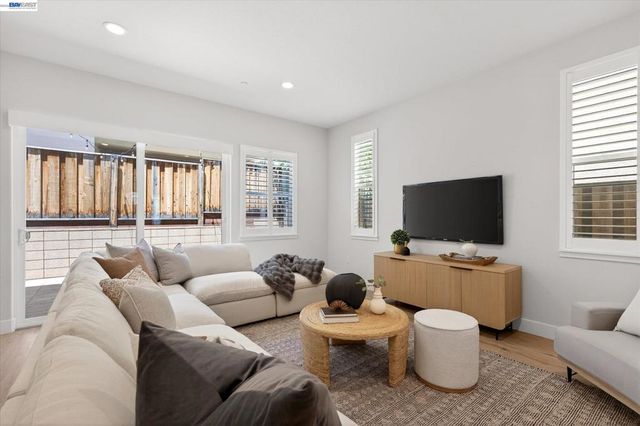 4047 St Helena Way, Dublin, CA 94568