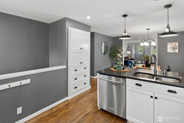 8353 20th Avenue NW, Seattle, WA 98117