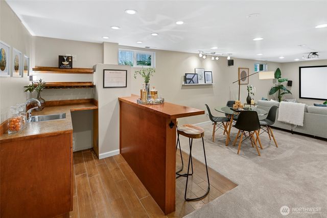 8353 20th Avenue NW, Seattle, WA 98117