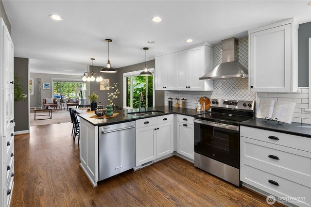 8353 20th Avenue NW, Seattle, WA 98117