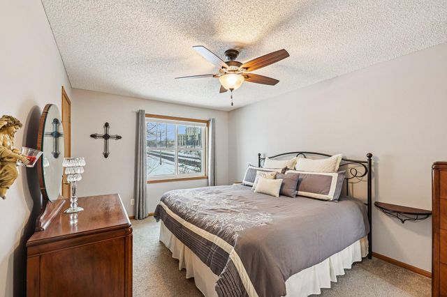 9000 Parkside Drive, Woodbury, MN 55125